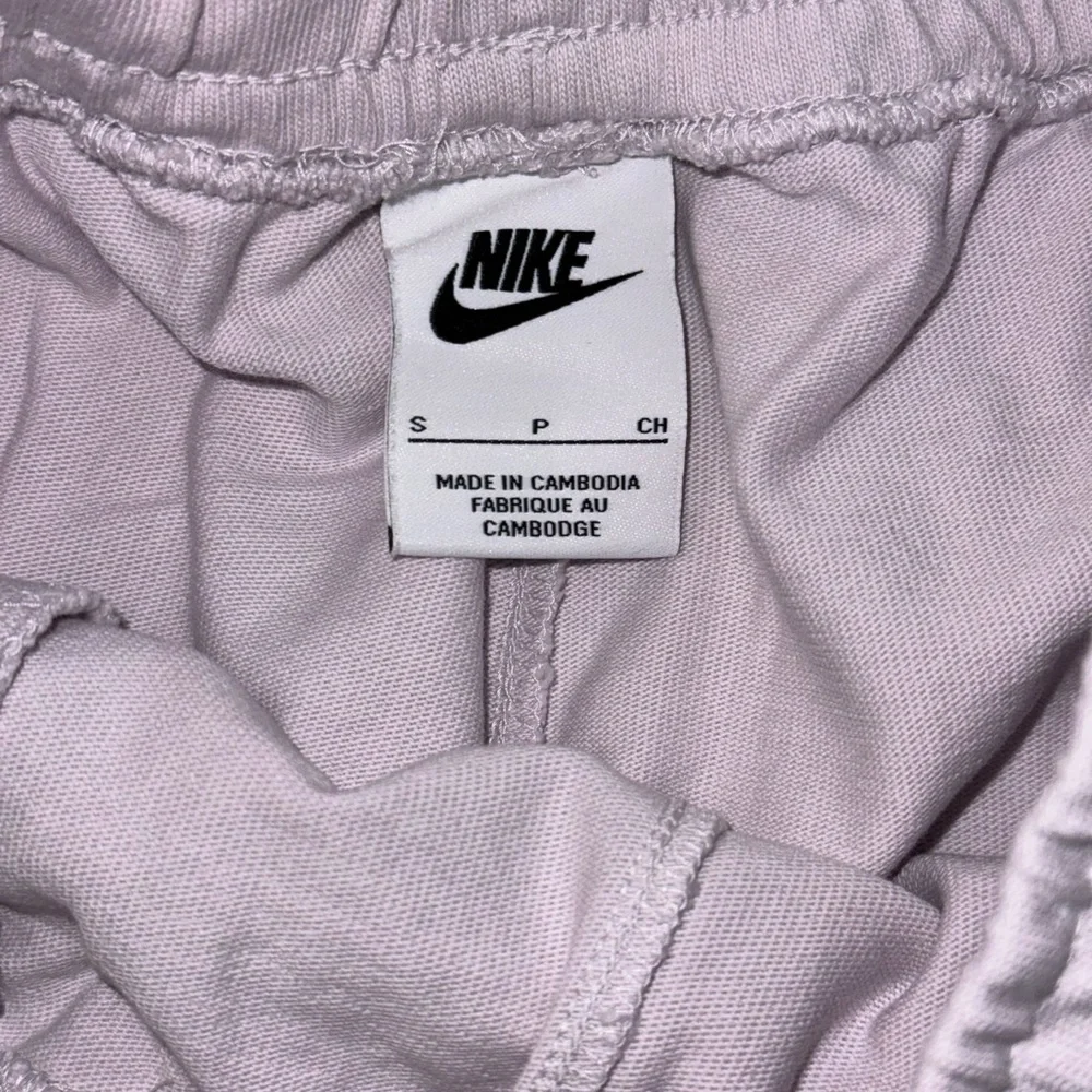 NIKE SHORTS - Picture 2 of 4